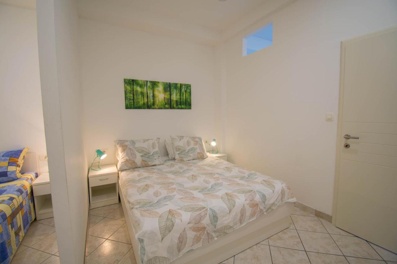 Family Apartment Manuela - Baška Voda Kültér fotó