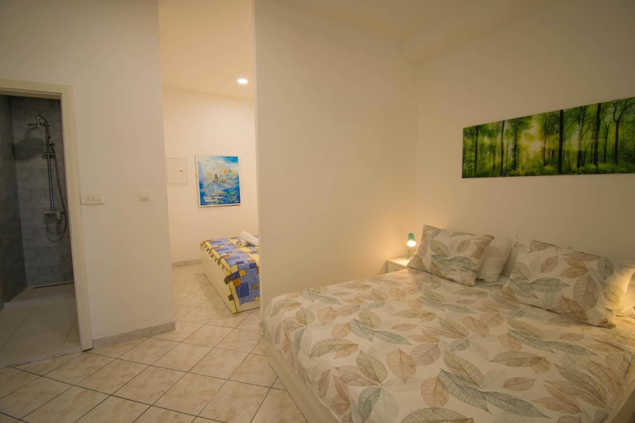 Family Apartment Manuela - Baška Voda Kültér fotó